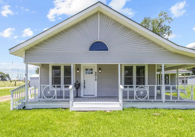 Homes for sale in Groves, TX | 5010 Wilson St, Groves, TX 77619 | MLS# 59604079
