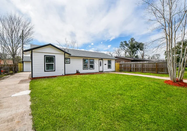 Homes for sale in Houston, TX | 5814 Belneath St, Houston, TX 77033 | MLS# 43791311