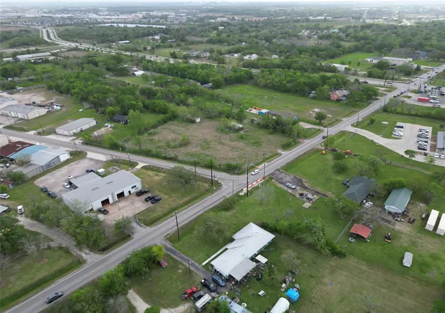 Photo 4 of Single family home for sale at 2319 W Cedar Byp Lynchburg Rd, Baytown, TX 77521 | MLS# 35999893 | Listing updated on 2026-09-04