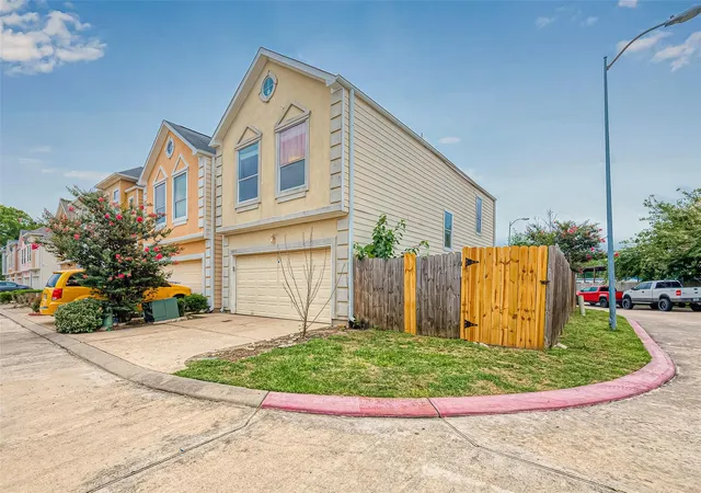 image of 10355 Panther Point Dr, Houston, TX 77099 | MLS# 39904837
