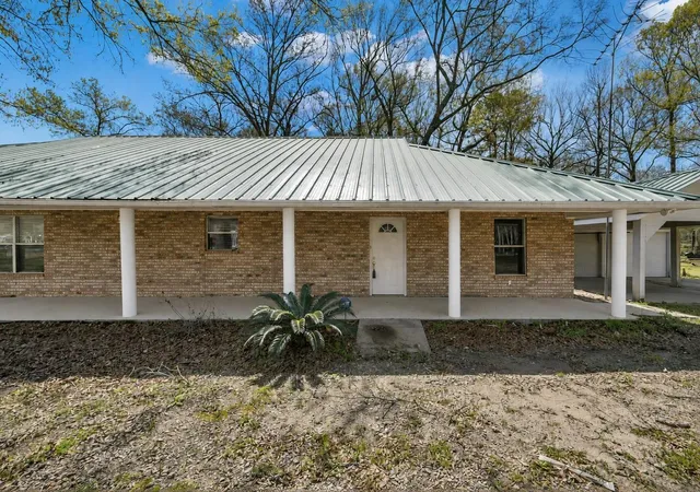 2nd image of 121 Magnolia Blvd, New Caney, TX 77357 | MLS# 83270526