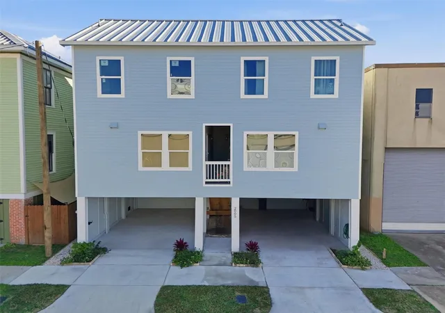 3rd image of 2005 Sealy St, Galveston, TX 77550 | MLS# 27574467