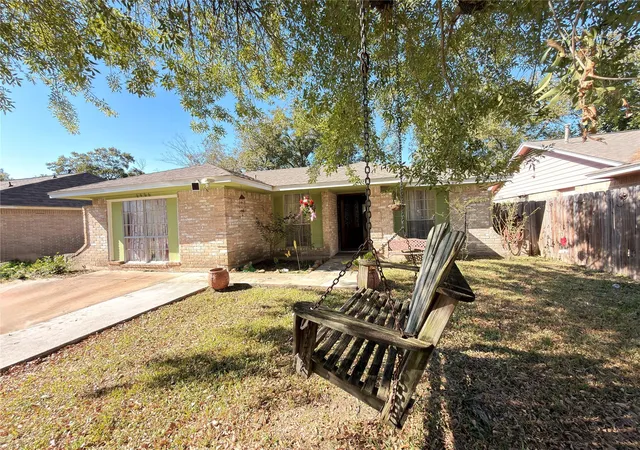 2nd image of 6406 Tall Willow Dr, Houston, TX 77088 | MLS# 48654360