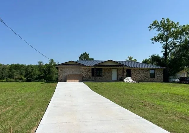 Photo 1 of Single family home for sale at 101 Smilie Xing, Angleton, TX 77515 | MLS# 10014934 | Listing updated on 2026-09-16