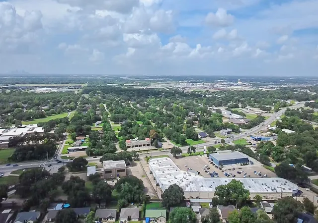 3rd image of 5105 Apple Springs Dr, Pearland, TX 77584 | MLS# 19021356