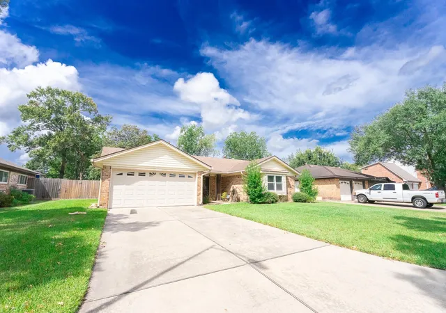 4th image of 5105 Apple Springs Dr, Pearland, TX 77584 | MLS# 19021356