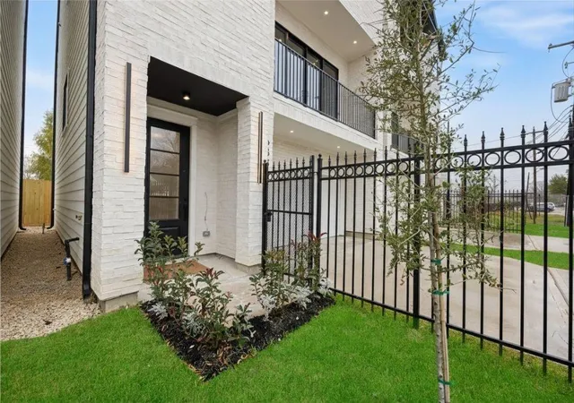 3rd image of 6330 Sidney St, Houston, TX 77021 | MLS# 6876663