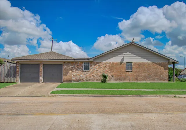 2nd image of 930 Centerwood Dr, Houston, TX 77013 | MLS# 95660480