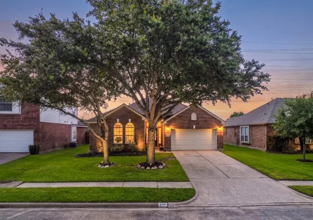 Single family home for sale at 525 Lockland Ln, League City, TX 77573 | MLS# 77870132