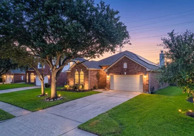 Photo 2 of Single family home for sale at 525 Lockland Ln, League City, TX 77573 | MLS# 77870132 | Listing updated on 2026-10-13