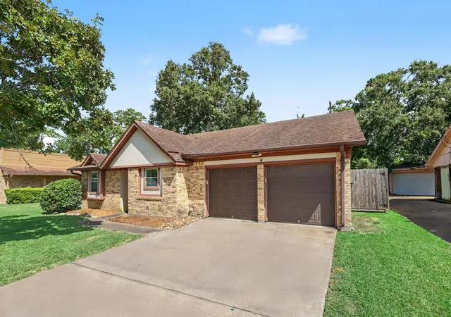 2nd image of 9911 El Chaco St, Baytown, TX 77521 | MLS# 96722903