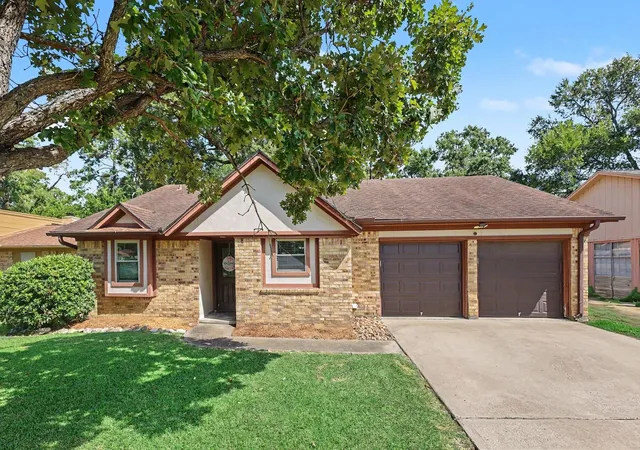 Photo 3 of Single family home for sale at 9911 El Chaco St, Baytown, TX 77521 | MLS# 96722903 | Listing updated on 2026-10-21