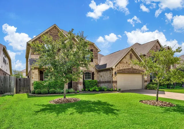 Photo 2 of Single family home for sale at 25314 Auburn Bnd Dr, Spring, TX 77389 | MLS# 12020914 | Listing updated on 2026-09-06