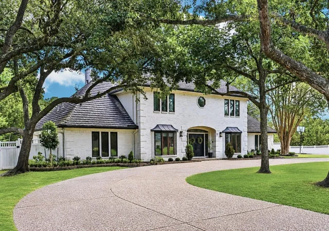 1st image of 11 Haverford Ln, Friendswood, TX 77546 | MLS# 58047024
