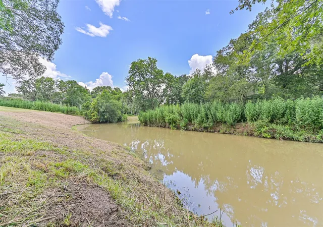 47th image of 11 Haverford Ln, Friendswood, TX 77546 | MLS# 58047024