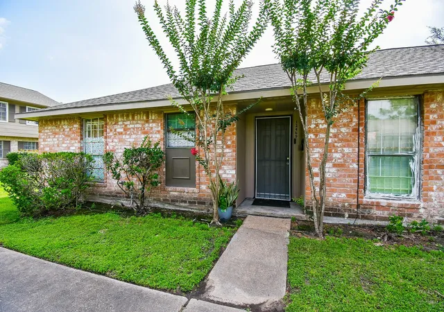 3rd image of 12469 Sharpview Dr #2469, Houston, TX 77072 | MLS# 42440497