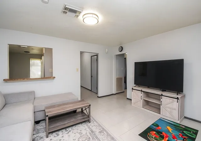 4th image of 12469 Sharpview Dr #2469, Houston, TX 77072 | MLS# 42440497