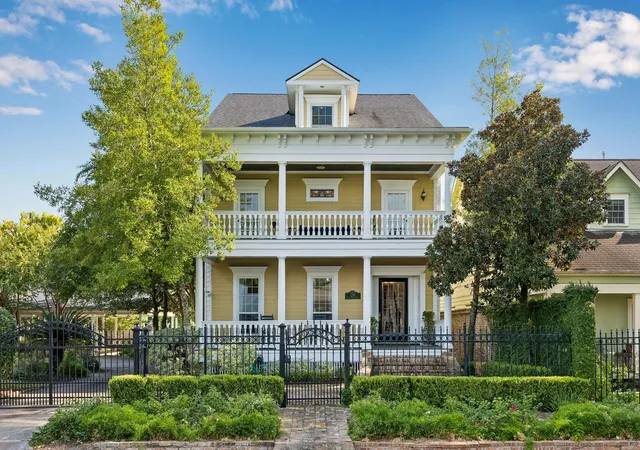 Photo 1 of Single family home for sale at 216 E 26th Street, Houston, TX 77008 | MLS# 2671365 | Listing updated on 2026-09-18
