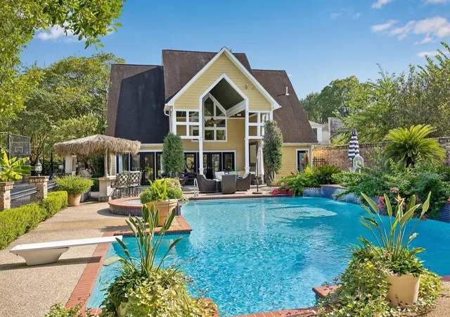 Photo 2 of Single family home for sale at 216 E 26th Street, Houston, TX 77008 | MLS# 2671365 | Listing updated on 2026-09-18