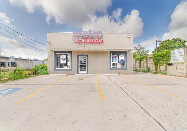 4th image of 7016 Harrisburg Blvd, Houston, TX 77011 | MLS# 36340297