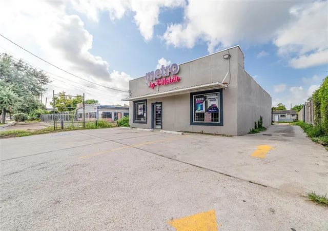 6th image of 7016 Harrisburg Blvd, Houston, TX 77011 | MLS# 36340297