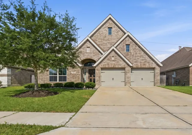 Photo 1 of Sale Pending at 3117 Primrose Cyn Ln, Pearland, TX 77584 | MLS# 7179736 | Listing updated on 2026-09-21