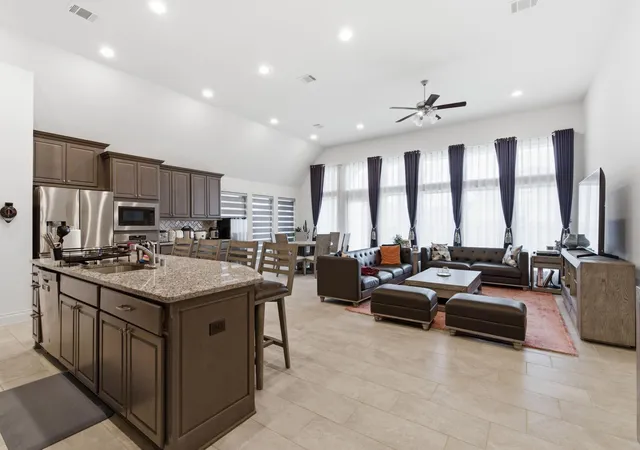 Photo 3 of Sale Pending at 3117 Primrose Cyn Ln, Pearland, TX 77584 | MLS# 7179736 | Listing updated on 2026-09-21