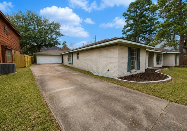 Photo 2 of Single family home for sale at 5118 Lawn Arbor Dr, Houston, TX 77066 | MLS# 7509240 | Listing updated on 2026-09-14