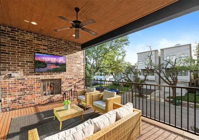 Townhouse for sale at 2621 Greenbriar Dr, Houston, TX 77098 | MLS# 19173242
