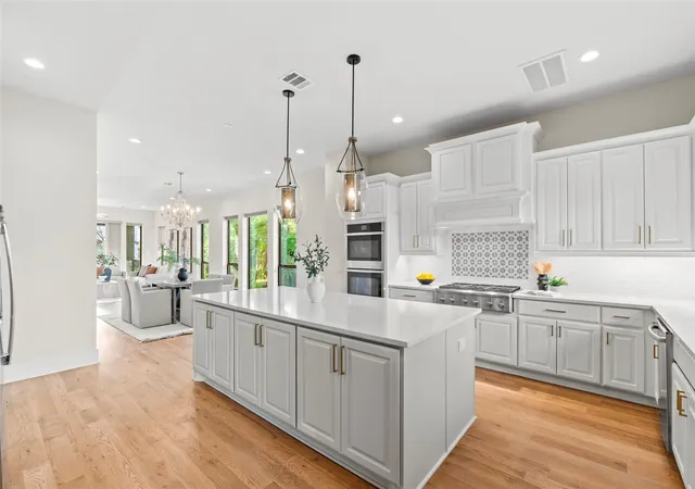 Photo 1 of Townhouse for sale at 2621 Greenbriar Dr, Houston, TX 77098 | MLS# 19173242 | Listing updated on 2026-09-01