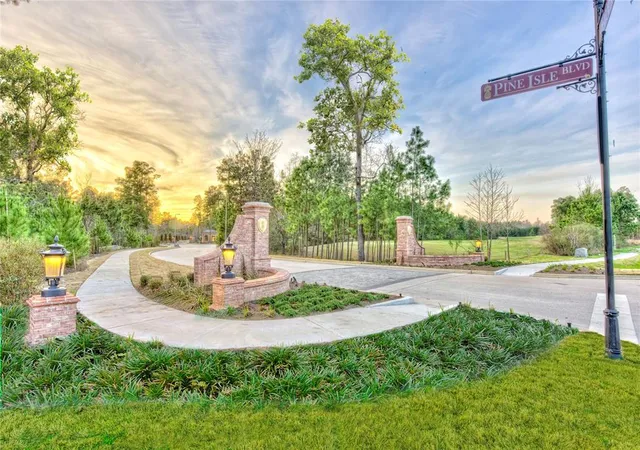 Photo 2 of Sale Pending at 517 Grand Palisade Pl, Montgomery, TX 77316 | MLS# 6508772 | Listing updated on 2025-06-13