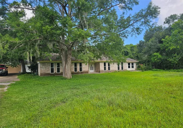 1st image of 132 Otter Trl, Lake Jackson, TX 77566 | MLS# 18717250