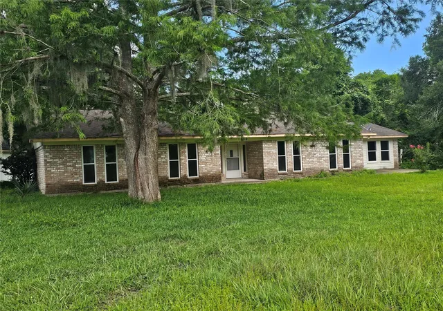 2nd image of 132 Otter Trl, Lake Jackson, TX 77566 | MLS# 18717250