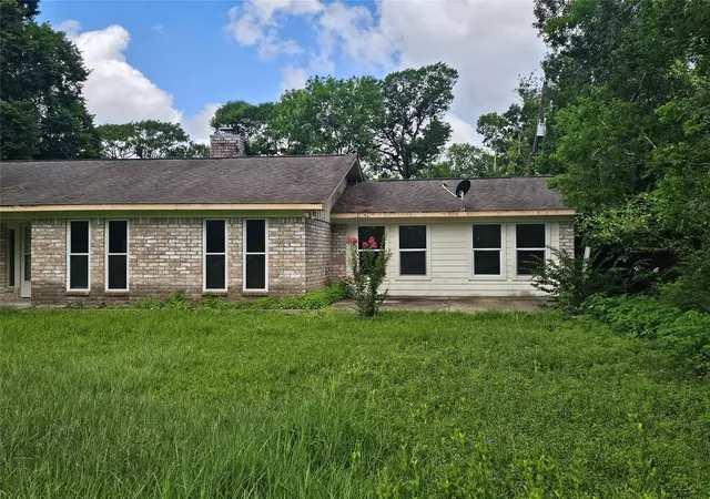 3rd image of 132 Otter Trl, Lake Jackson, TX 77566 | MLS# 18717250