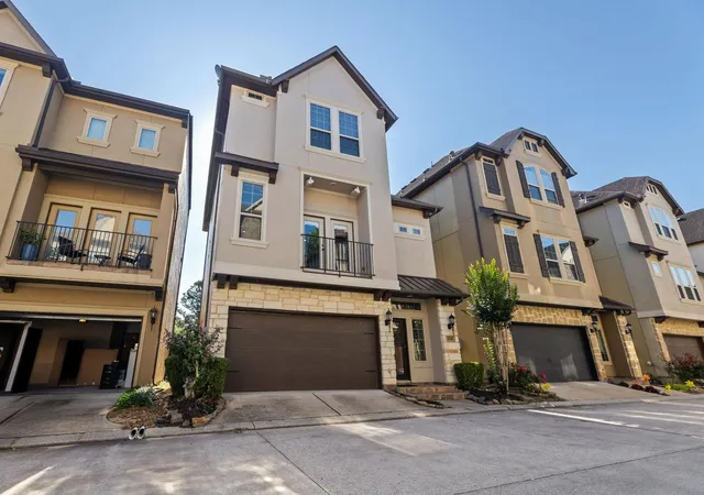 Photo 2 of Townhouse for sale at 2847 Kings Retreat, Kingwood, TX 77345 | MLS# 82274164 | Listing updated on 2026-09-21