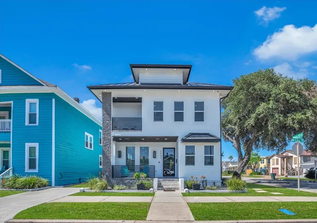 Photo 3 of Single family home for sale at 2401 33rd Street, Galveston, TX 77550 | MLS# 64384757 | Listing updated on 2026-09-19