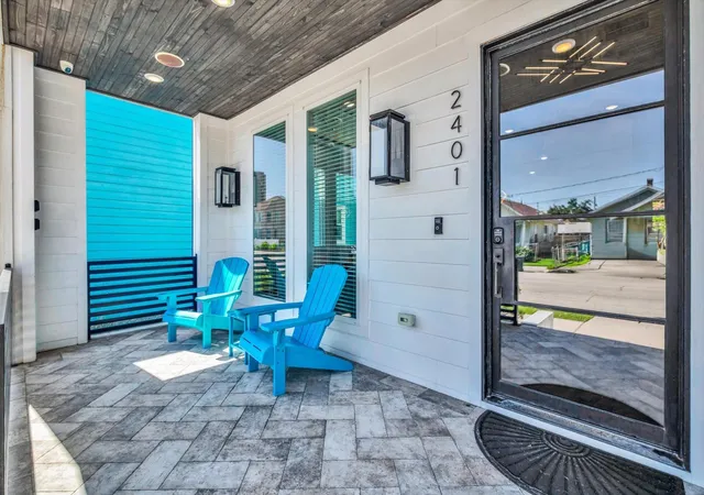 Photo 4 of Single family home for sale at 2401 33rd Street, Galveston, TX 77550 | MLS# 64384757 | Listing updated on 2026-09-19