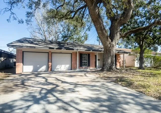 1st image of 1840 El Mar Ln, Seabrook, TX 77586 | MLS# 62935228