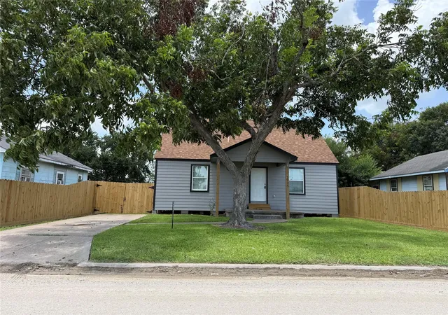 2nd image of 2925 17th St, Port Arthur, TX 77642 | MLS# 14460372