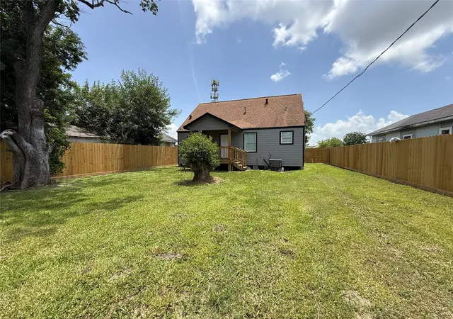 3rd image of 2925 17Th St, Port Arthur, TX 77642 | MLS# 14460372