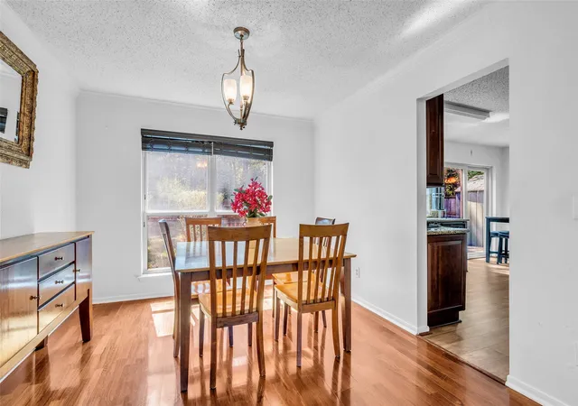 Photo 4 of Single family home for sale at 15 E Stony Bridge Cir, The Woodlands, TX 77381 | MLS# 10386266 | Listing updated on 2026-10-08