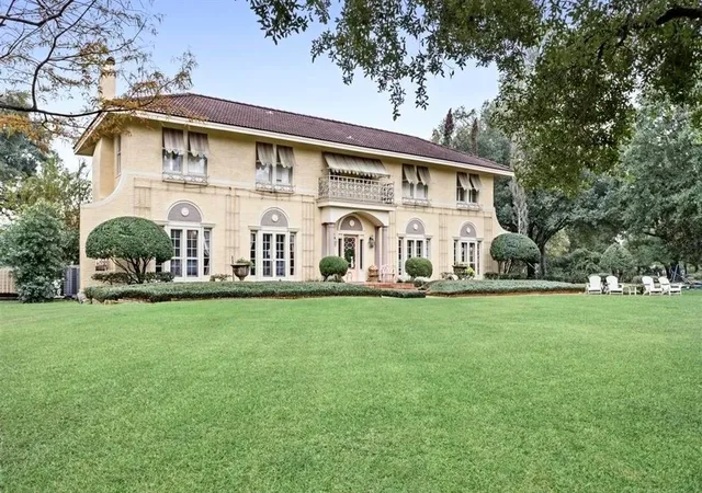 30th image of 103 W Caldwood Dr, Beaumont, TX 77707 | MLS# 7693778