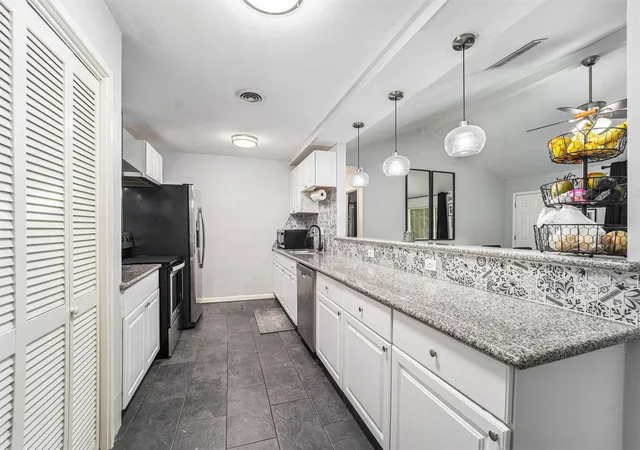 3rd image of 12215 Hillcroft St, Houston, TX 77035 | MLS# 53791807
