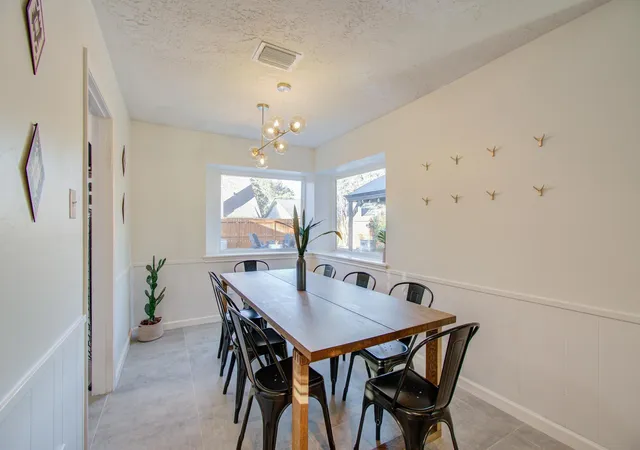 Photo 3 of Single family home for sale at 9614 Springmont Dr, Houston, TX 77080 | MLS# 76422898 | Listing updated on 2026-08-27