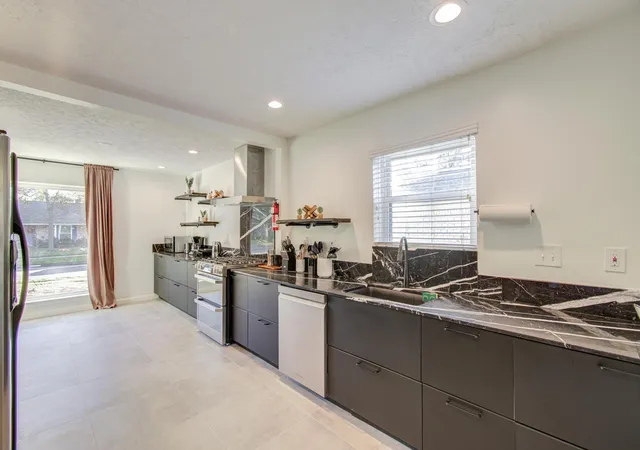 Photo 3 of Single family home for sale at 9614 Springmont Dr, Houston, TX 77080 | MLS# 76422898 | Listing updated on 2026-08-27