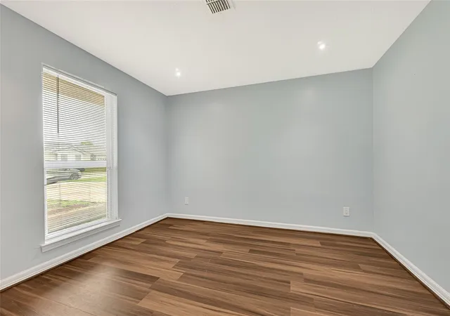 4th image of 10507 Kirkhall Dr, Houston, TX 77089 | MLS# 31474480