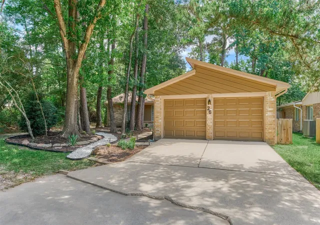 Photo 2 of Single family home for sale at 26 W Broken Oak Ct, The Woodlands, TX 77381 | MLS# 60289150 | Listing updated on 2026-09-14