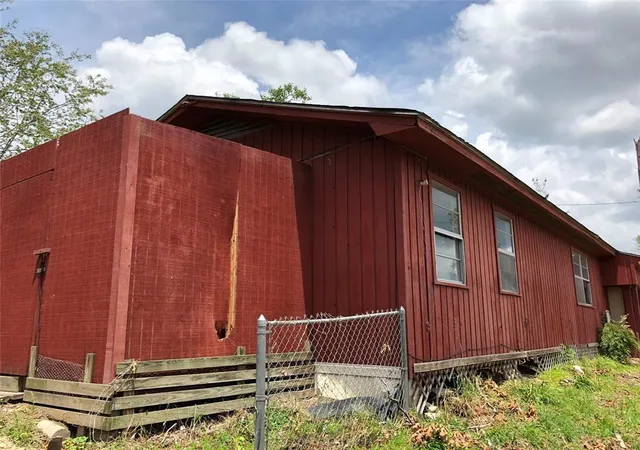 1st image of 143 N Oak Lee Dr, Onalaska, TX 77360 | MLS# 95517128