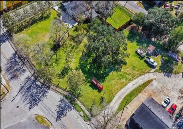 2nd image of 4976 Polk St, Houston, TX 77023 | MLS# 79448112