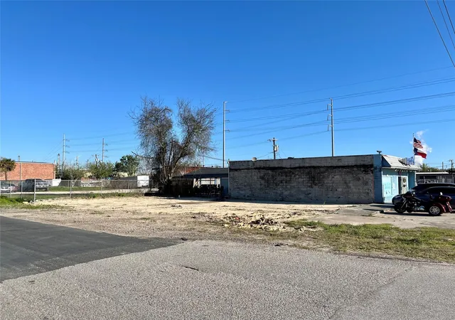 2nd image of 204 Hwy 146 S, Texas City, TX 77590 | MLS# 82146943